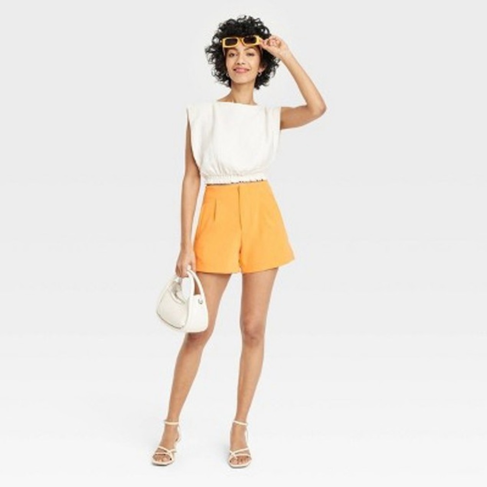 Women's 4” shorts- Like new